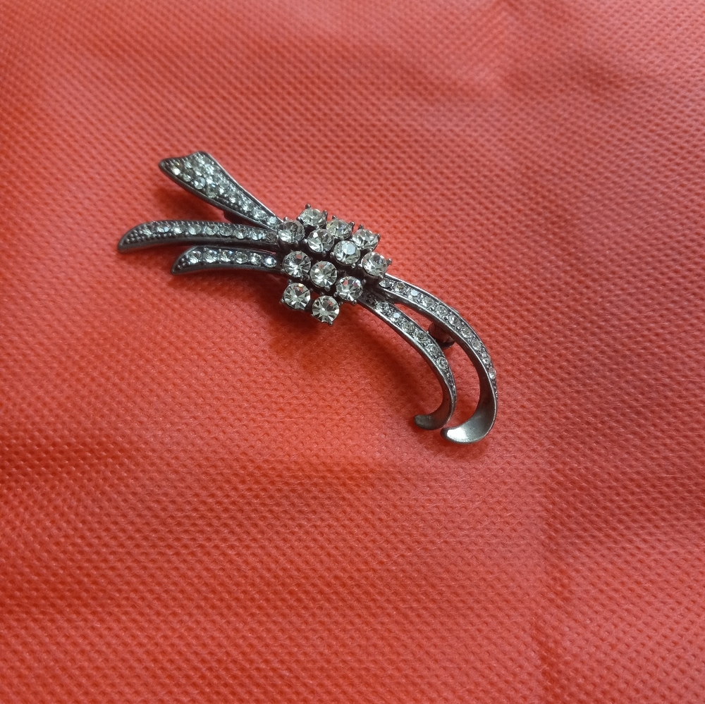 Rhinestone broach